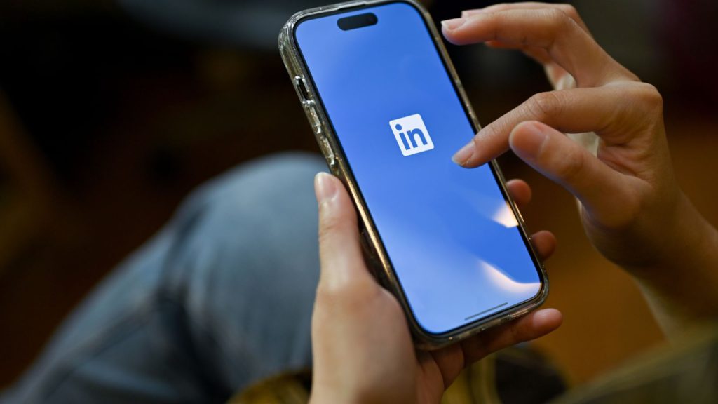 LinkedIn Reaches 1B Users and Launches New AI Tools